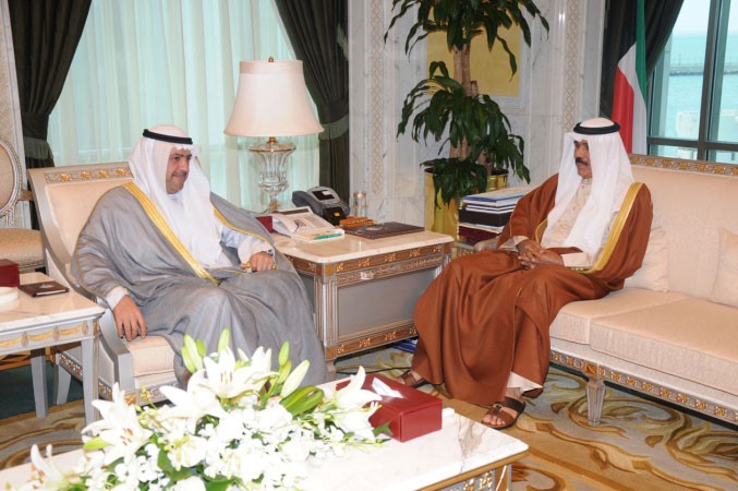 سمو ولي العهد الشيخ نواف الاحمد خلال لقائه الشيخ احمد الفهد﻿