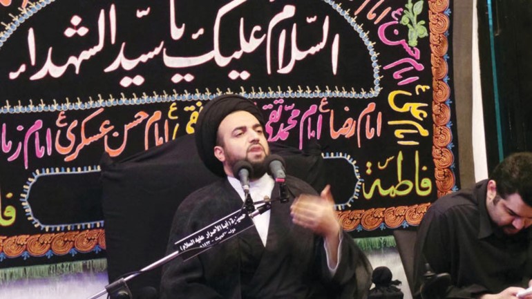 السيد حسين النواب خلال محاضرته في حسينية ابا الاحرار﻿