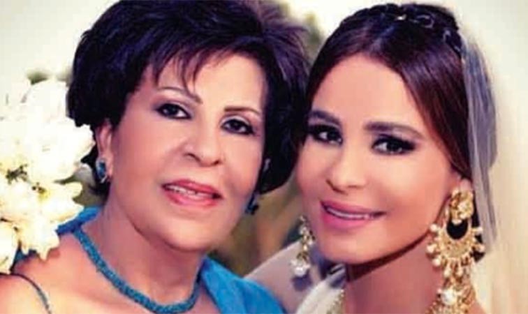 والدة كارول سماحة تطالبها بـ «حفيد».. وصورتهما معاً تثير الجدل