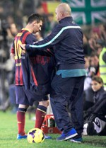 نجم برشلونة ميسي يغادر الملعب ﻿