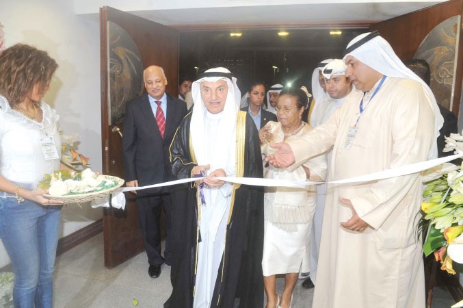 المستشار محمد ابو الحسن يفتتح المعرض ﻿