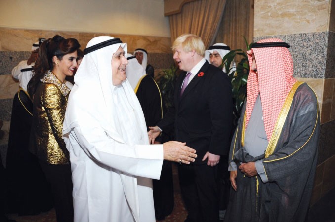 احمد بهبهاني في حديث باسم مع الشيخ دابراهيم الدعيج على هامش حفل الاستقبال﻿