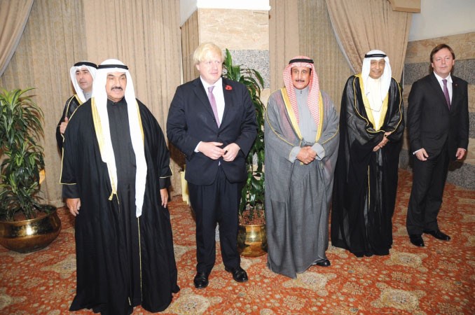 سمو الشيخ ناصر المحمد وبوريس جونسون والشيخ دابراهيم الدعيج والسفير خالد الدويسان والسفير فرانك بيكرهاني الشمري