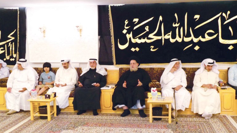  السيد محمد باقر المهري وعدد من الحضور يشاركون في مجالس العزاء
