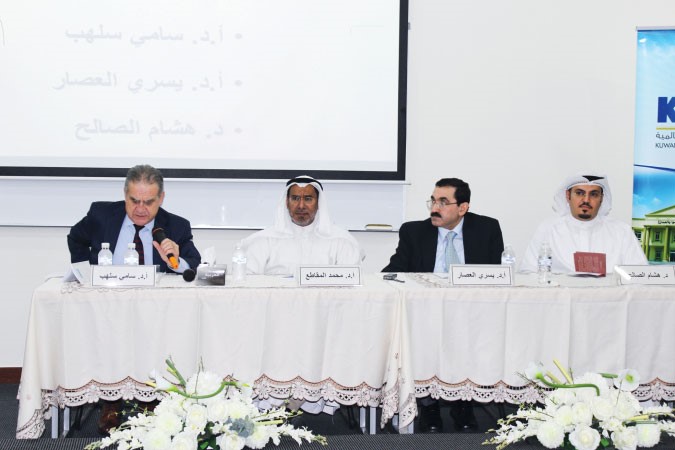 دمحمد المقاطع ودهشام الصالح وديسري العصار ودسامي سلهب خلال الندوة﻿
