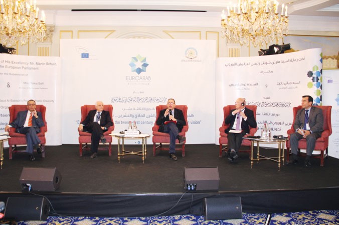  المتحدثون في اختتام فعاليات ندوة البابطين للحوار العربي الاوروبي