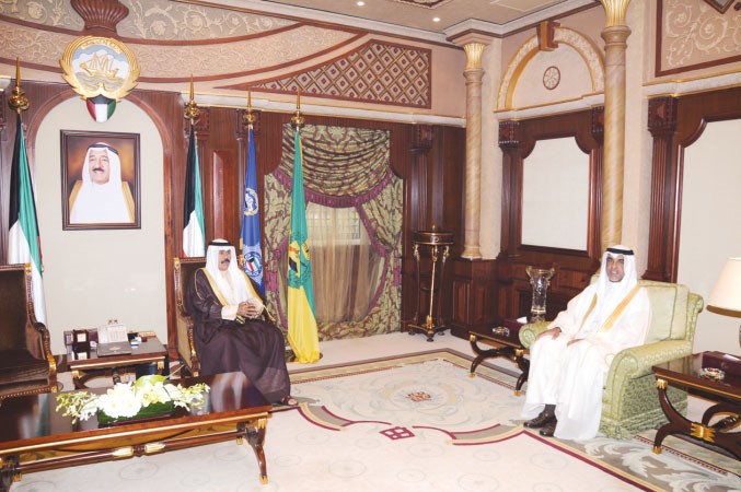 سمو ولي العهد الشيخ نواف الاحمد مستقبلا رئيس الهيئة العامة لمكافحة الفساد