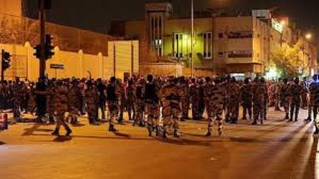 بالفيديو..مقتل شخص وإصابة 17 آخرين في مشاجرة جماعية جنوب الرياض