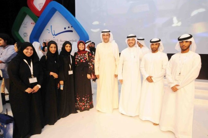  فيصل الجزاف ود بركات الوقيان مع عدد من المشاركين في الزيارة الاعلامية﻿