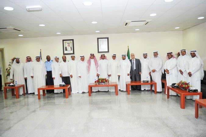 الفريقان الكويتي والسعودي في لقطة تذكارية على هامش الاحتفال بتدشين مشروع الربط الالي	هاني عبدالله
﻿