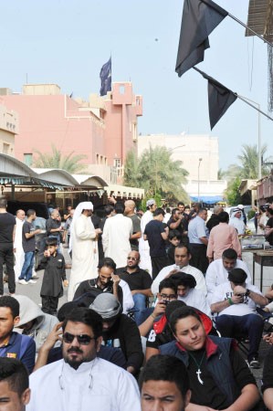 حضور خارج الحسينية﻿