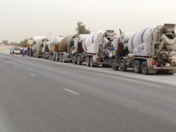 الخلاطات على جانب الطريق لتحرير مخالفات لسائقيها﻿