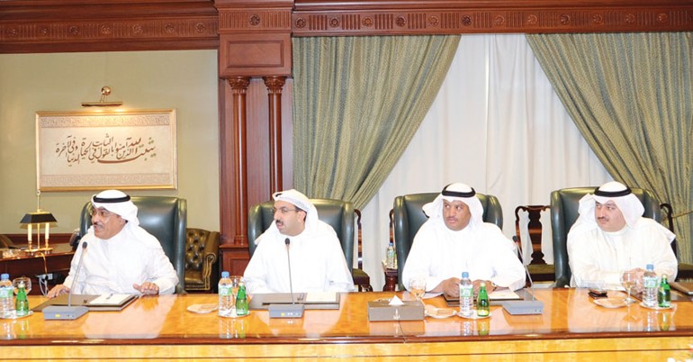 الزملاء نائب رئيس التحرير عدنان الراشد وخالد المطيري ود بركات الهديبان وعماد بوخمسين﻿