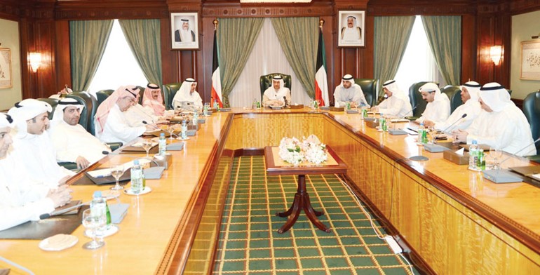 سمو رئيس مجلس الوزراء الشيخ جابر المبارك لدى لقائه رؤساء تحرير الصحف اليومية بحضور الشيخ سلمان الحمود والشيخ محمد العبدالله والشيخ مبارك الدعيج﻿
