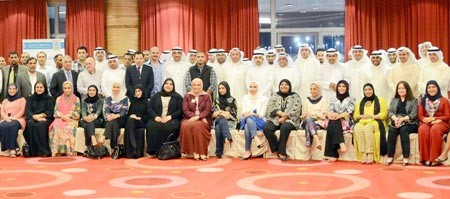 لقطة جماعية للموظفين المكرمين