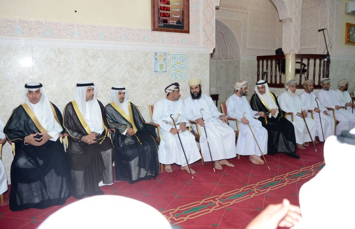 رئيس مجلس الامة مرزوق الغانم والوفد المرافق له خلال تقديم واجب العزاء في وفاة والد رئيس مجلس الشورى العماني
