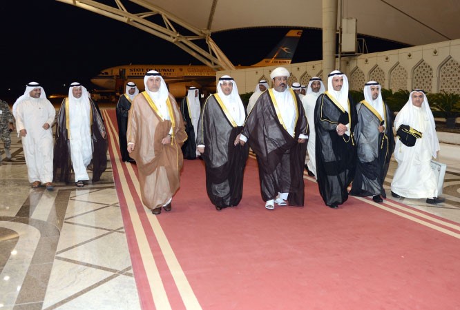 الرئيس مرزوق الغانم وسيف العازمي ويعقوب الصانع وعبدالله التميمي وطلال الجلال وفيصل الكندري وماضي الهاجري بعد عودتهم من عمان