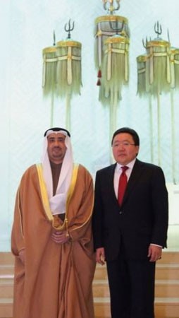 السفير خالد الفضلي مع الرئيس المنغولي تساخيا البكدورج﻿