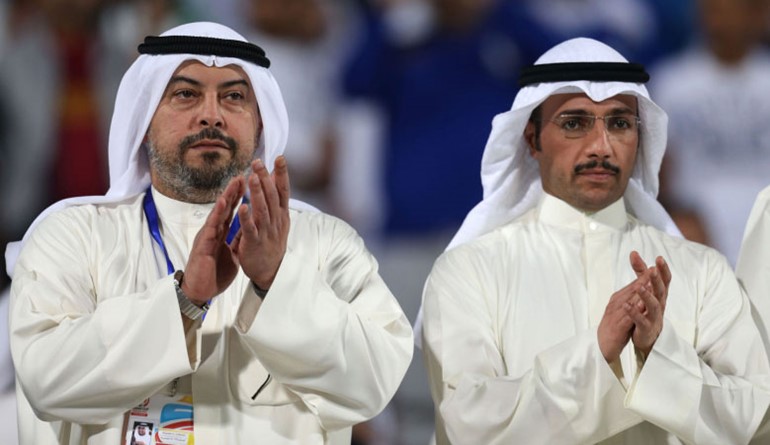 مرزوق الغانم وطلال الفهد جنبا الى جنب في مؤازرة الازرق﻿