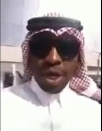 فيديو طريف .. شاب سعودي أسمر يسدي نصيحة ثمينة للسعوديين ذوي البشرة السمراء