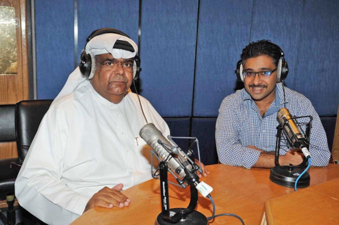 انور عبدالله ومايك مبلتع في استديو البرنامج﻿