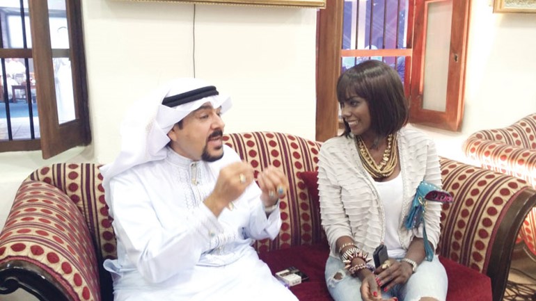 الفنان سليمان القصار يبدي اعجابه بما تقدمه فينيسيا من تقليد للفنانة عايشة المرطة والفنانة رابحة ﻿