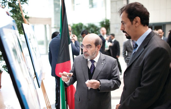 الشيخ علي الخالد وجوزيه غرانسيانو وجولة داخل المعرض ﻿