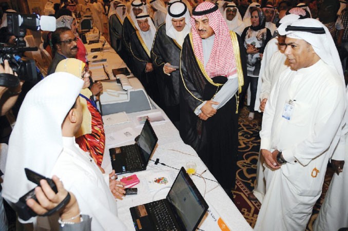 الشيخ صباح الخالد والشيخ سلمان الحمود والمستشار بالديوان الاميري محمد ابوالحسن وجولة بالمركز 	هاني الشمري﻿