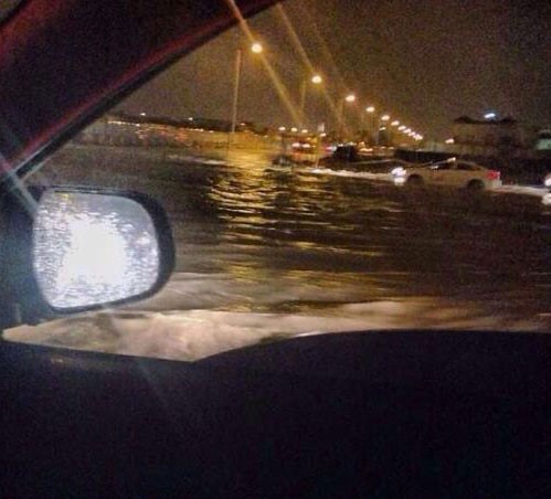 بالفيديو والصور.. السيول تضرب العاصمة السعودية وطيران الأمن يشارك في إنقاذ المحتجزين بالسويدي والعمارية