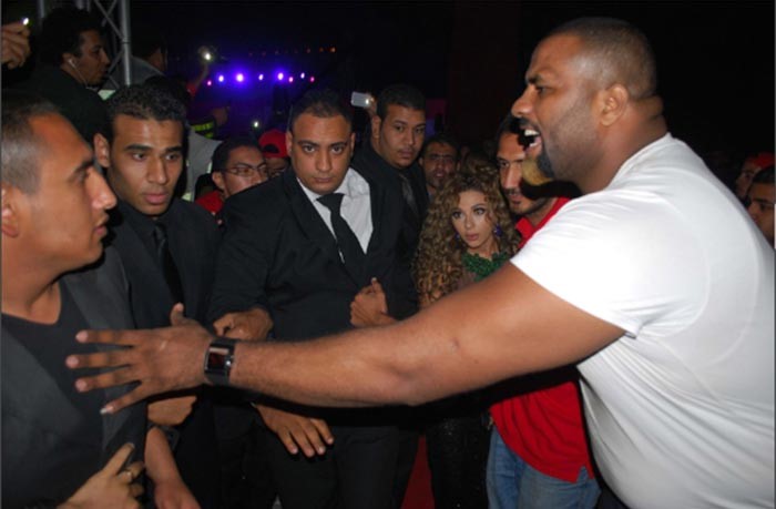 بالصور.. مَن أَفسد شعر ميريام فارس تحت سفح الهرم؟
