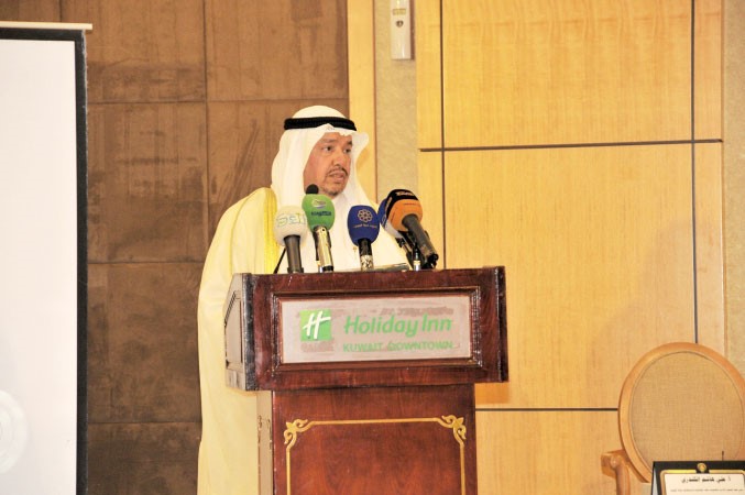 د عادل الفلاح متحدثا في المؤتمر﻿