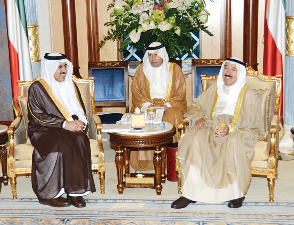صاحب السمو الامير الشيخ صباح الاحمد مستقبلا وزير الدولة وعضو مجلس الوزراء السعودي دمساعد بن محمد العيبان