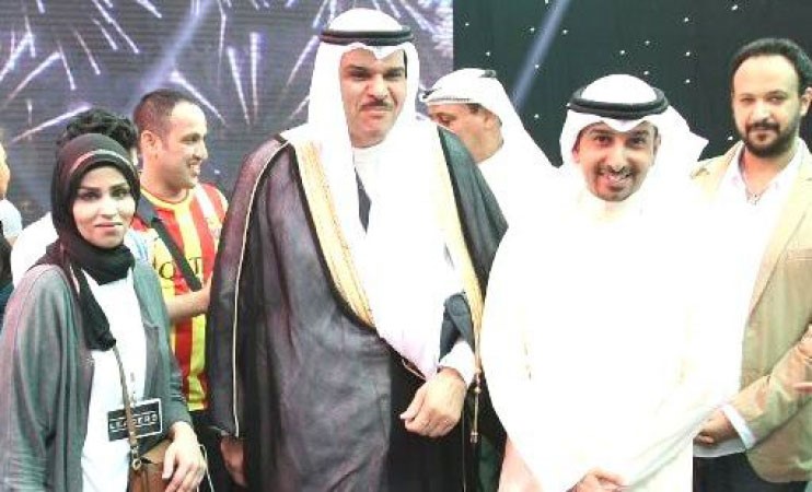 عبدالوهاب البابطين والشيخ سلمان الحمود خلال افتتاح المهرجان
