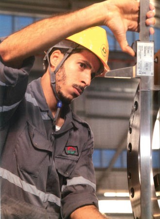 الشباب العماني اخذ مواقعه في العمل بكل جدارة