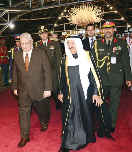 صاحب السمو الامير الشيخ صباح الاحمد مستقبلا الرئيس المصري عدلي منصور