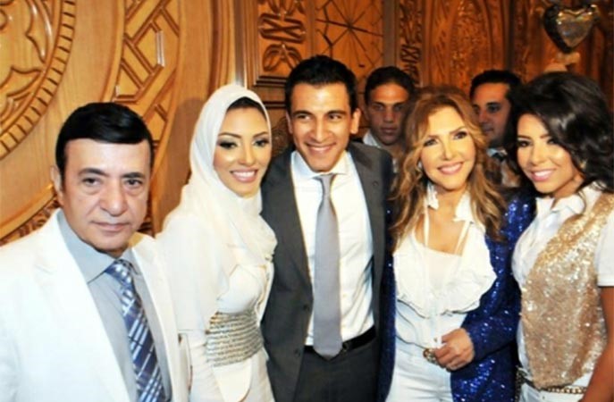 بالصور.. نادية مصطفى تحتفل بعقد قران ابنتها المحجّبة