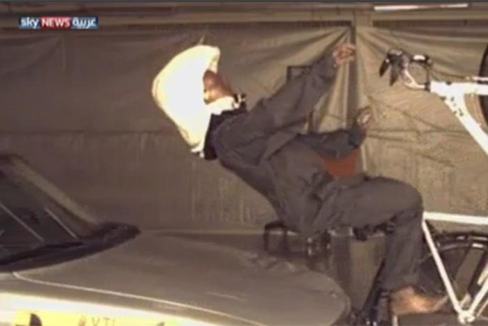 بالفيديو.. «خوذة» لحماية ركاب الدراجات الهوائية