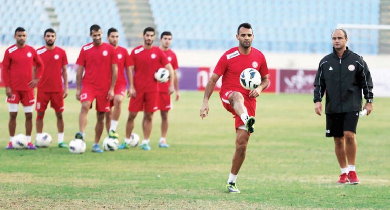 رضا عنتر يقود تدريب المنتخب اللبناني على ملعب مدينة كميل شمعون الرياضية	 عدنان الحاج علي﻿