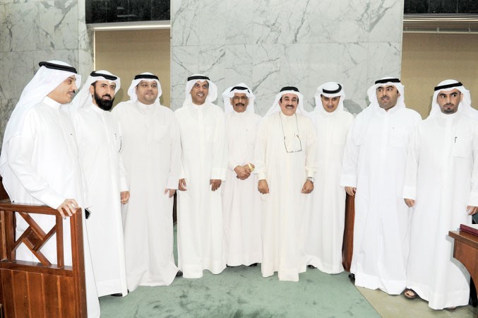 جانب من الاعضاء خلال الجلسة قاسم باشا

