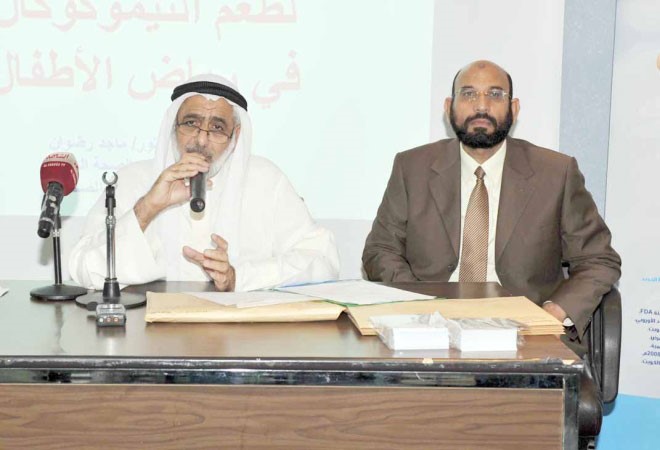 دعادل التركيت متحدثا خلال الاجتماع ﻿