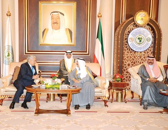 صاحب السمو الامير الشيخ صباح الاحمد مستقبلا رئيس الوزراء الاردني دعبدالله النسور بحضور سمو ولي العهد