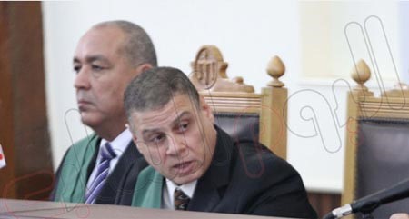 أول صور لـ "حازم أبو إسماعيل" داخل قفص الاتهام بـ"الجنايات"