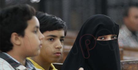 أول صور لـ "حازم أبو إسماعيل" داخل قفص الاتهام بـ"الجنايات"