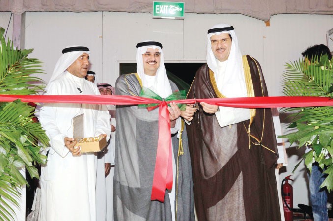 الشيخ سلمان الحمود واياد الخرافي يفتتحان المعرض﻿