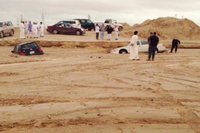وفيات وإصابات في سيول وأمطار «السوداني» والطقس المتقلب يستمر اليوم ويستقر الخميس