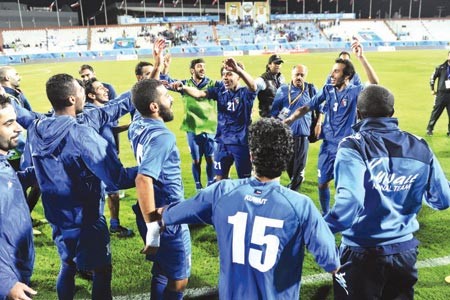 فرحة لاعبي الازرق بالوصول الى نهائيات كاس امم اسيا باستراليا هاني عبدالله