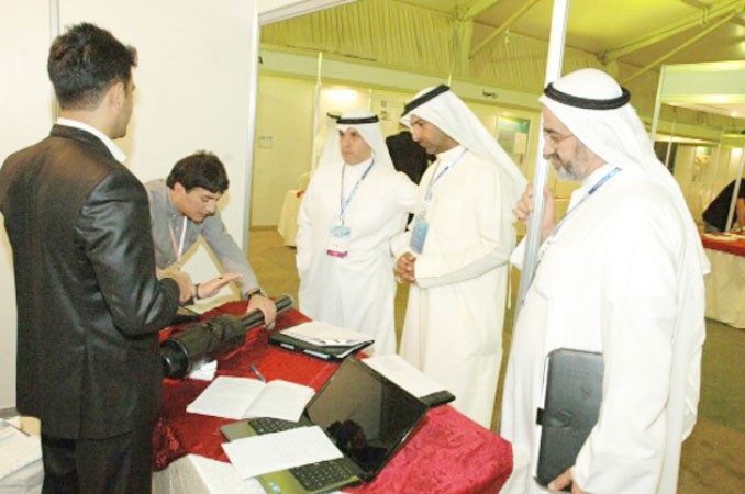 عمر البناي في جولة تفقدية بالمعرض﻿
