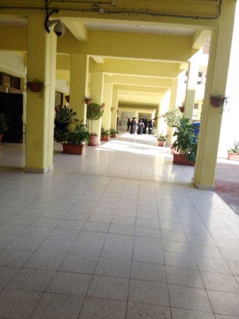 ممرات في الجامعة خلت من الطلاب﻿
