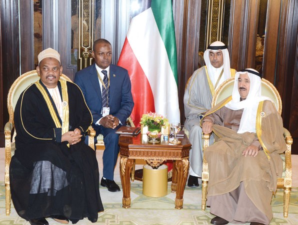 صاحب السمو الامير الشيخ صباح الاحمد مستقبلا رئيس جمهورية جزر القمر المتحدة داكليل ظنين﻿