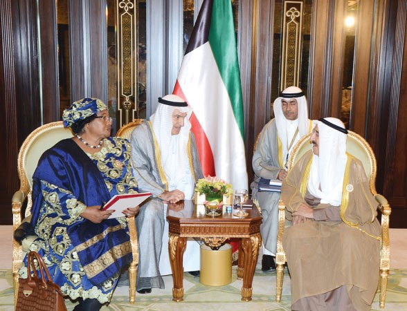 صاحب السمو الامير خلال استقباله رئيسة جمهورية ملاوي جويس باندا﻿